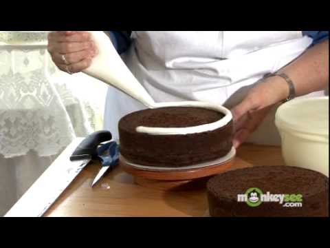 How to Bake and Decorate a Cake
