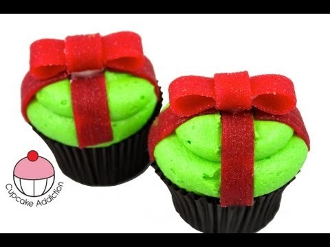 Christmas Cupcake – How to make a Christmas Present Cup Cake – A cupcake Addiction Tutorial