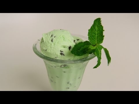 Homemade Mint Chocolate Chip Ice Cream Recipe – Laura Vitale – Laura in the Kitchen Episode 400