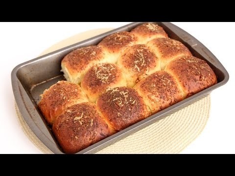 Cheesy Garlic Dinner Rolls Recipe – Laura Vitale – Laura in the Kitchen Episode 744