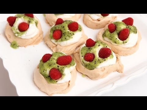 Mini Pavlova Recipe – Laura Vitale – Laura in the Kitchen Episode 778