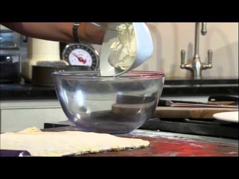 How to make a cinnamon and cream cheese bake