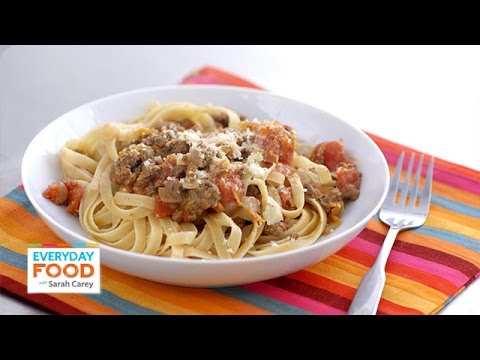 Quick Bolognese Italian Meat Sauce with Fettuccine – Everyday Food with Sarah Carey