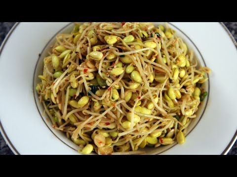 Soybean sprout side dish (Kongnamul muchim: 콩나물무침)