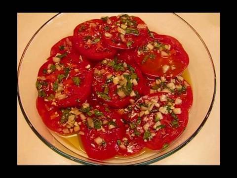 Betty’s Marinated Basil-Tomato Salad Recipe