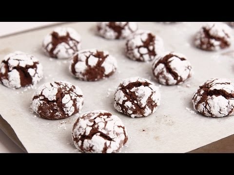 Chocolate Crinkle Cookie Recipe – Laura Vitale – Laura in the Kitchen Episode 756