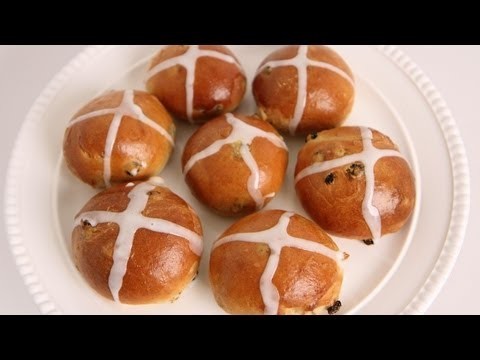 Hot Cross Buns Recipe – Laura Vitale – Laura in the Kitchen Episode 555