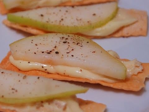 Brie with Pear and Black Pepper Appetizer – Ripe Brie and Pear Party Bites