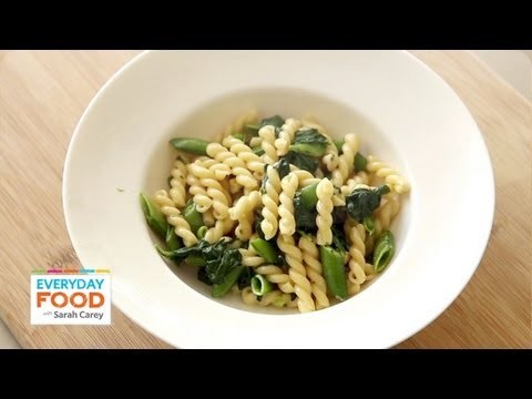 Pasta Recipe with Snap Peas, Basil, and Spinach – One Pot Dinner – Everyday Food with Sarah Carey