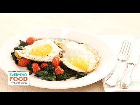 Quickly-Cooked Eggs with Spinach and Tomatoes – Everyday Food with Sarah Carey