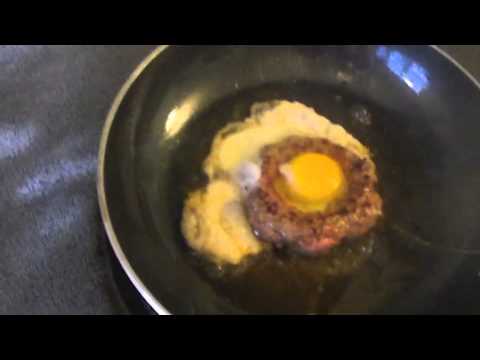 How to Make the Best Burger: Fry an Egg in a Burger