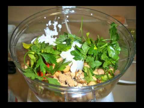 Vegan Recipe! Delicious Chickpea Salad Sandwich!