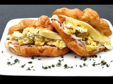 {Breakfast Recipe} Breakfast Croissant Sandwich by CookingForBimbos.com