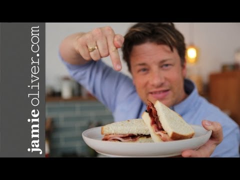 Jamie makes the Perfect Bacon Sandwich