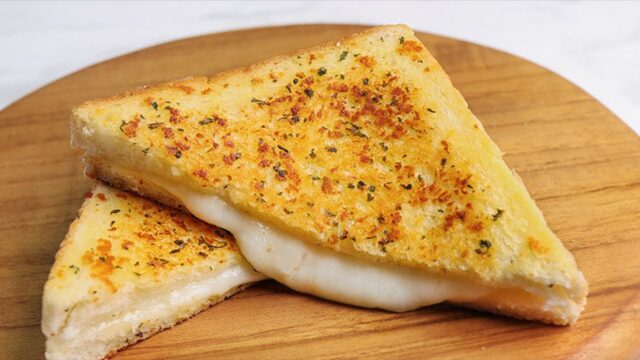 How To Make A Perfect Cheese Garlic Sandwich